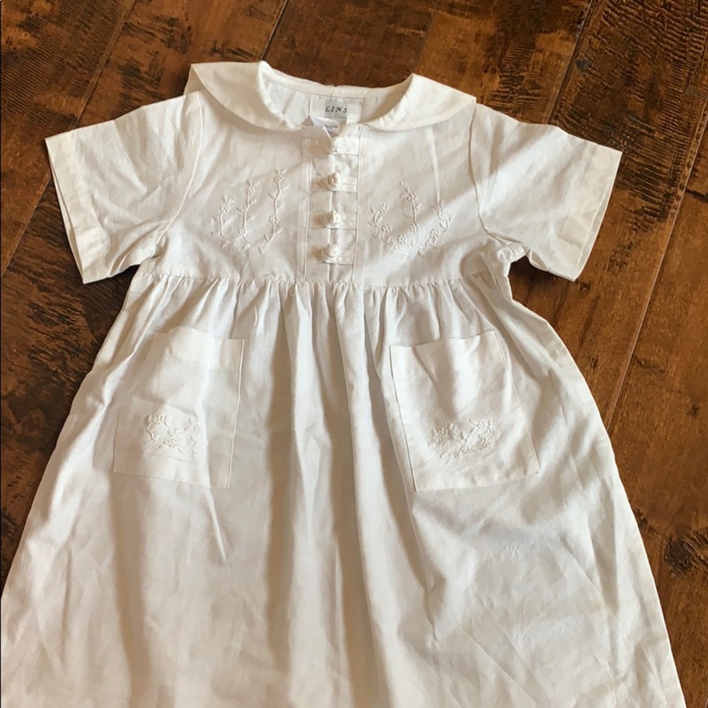 Lin’s white cotton dress